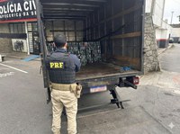 PRF recupera quase 7 mil latas de energético em Itapecerica da Serra/SP