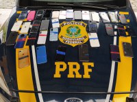 Em Barra do Turvo/SP, PRF apreende 31 celulares furtados