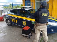 Em Barra do Turvo/SP, PRF apreende mais de 25 quilos de maconha