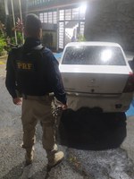 Em Itapecerica da Serra/SP, PRF recupera veículo roubado