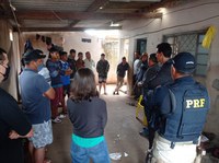 Em Pirapozinho/SP, PRF presta apoio ao MPT em operação de combate ao trabalho em condições análogas às de escravo