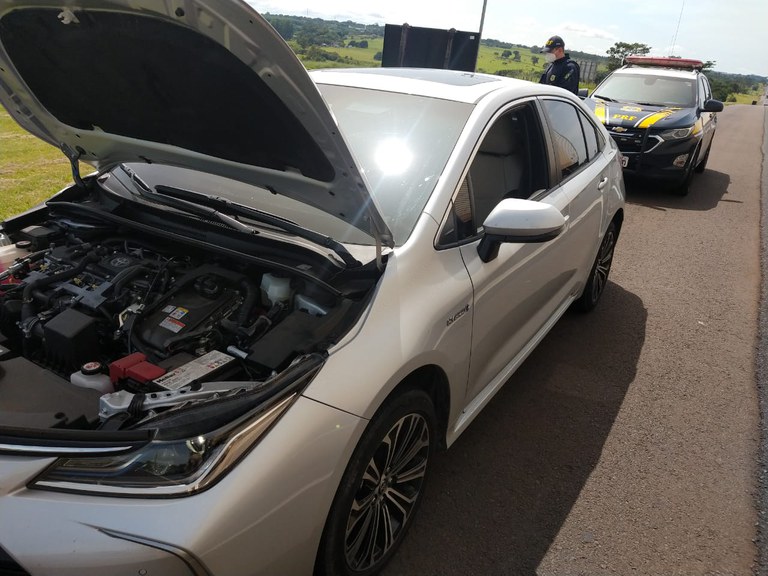 Em São José do Rio Preto, PRF recupera carro de luxo roubado no Rio de Janeiro