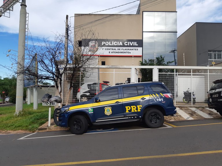 Homem agride mulher no motel e é preso pela PRF na BR 153