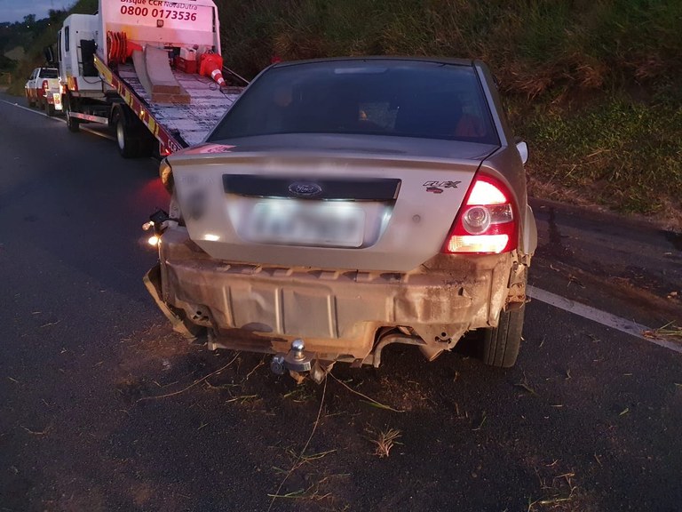 Homem embriagado capota carro 3.jpeg