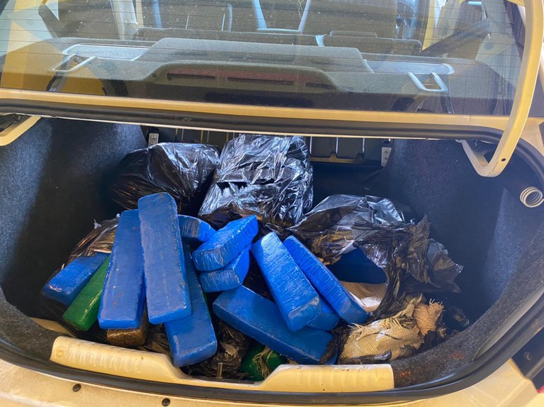 PRF apreende 61 quilos de maconha em Ourinhos-SP