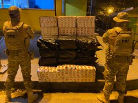 PRF apreende 8.500 maços de cigarro contrabandeados em Cajati/SP