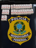 PRF apreende anabolizantes sendo transportados ilegalmente dentro de ônibus interestadual em Registro (SP)