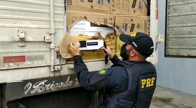 PRF apreende carga milionária de cigarros