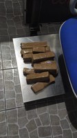 PRF apreende carga de maconha na Régis Bittencourt