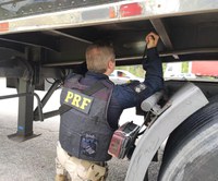 PRF apreende carreta com chassi adulterado em Itapecerica da Serra/SP