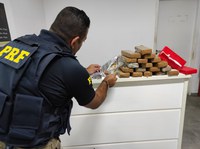 PRF apreende cerca de 20 quilos de drogas na rodovia Fernão Dias em São Paulo