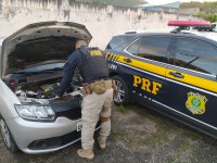 PRF apreende em Miracatu/SP veículo com queixa de apropriação indébita pelo Rio Grande do Sul