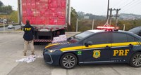 PRF apreende grande carga de cigarros paraguaios em Itapecerica da Serra/SP