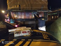 PRF apreende grande quantidade de cigarros em Barra do Turvo/SP