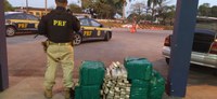 PRF apreende grande quantidade de maconha em carro na Régis Bitencourt