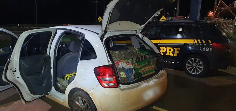 PRF apreende maconha em Jacarezinho