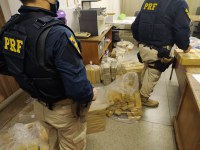 PRF apreende mais de 350 kg de maconha na Rodovia Régis Bittencourt