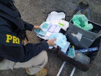 PRF apreende mais de R$67 mil em notas falsas em Arujá/SP