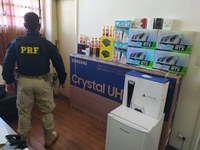PRF apreende mercadorias do Paraguai na rodovia Régis Bittencourt