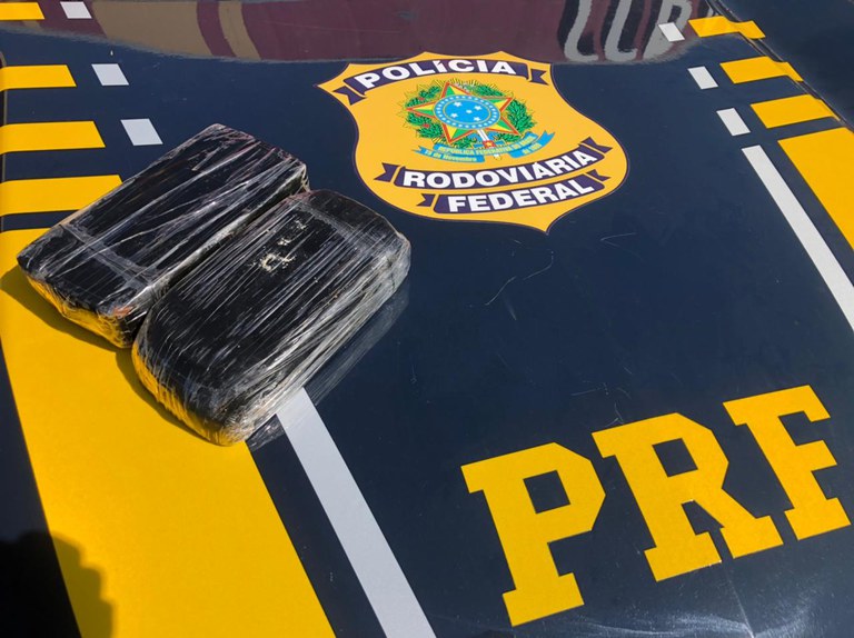 PRF apreende pasta base de cocaína na Dutra