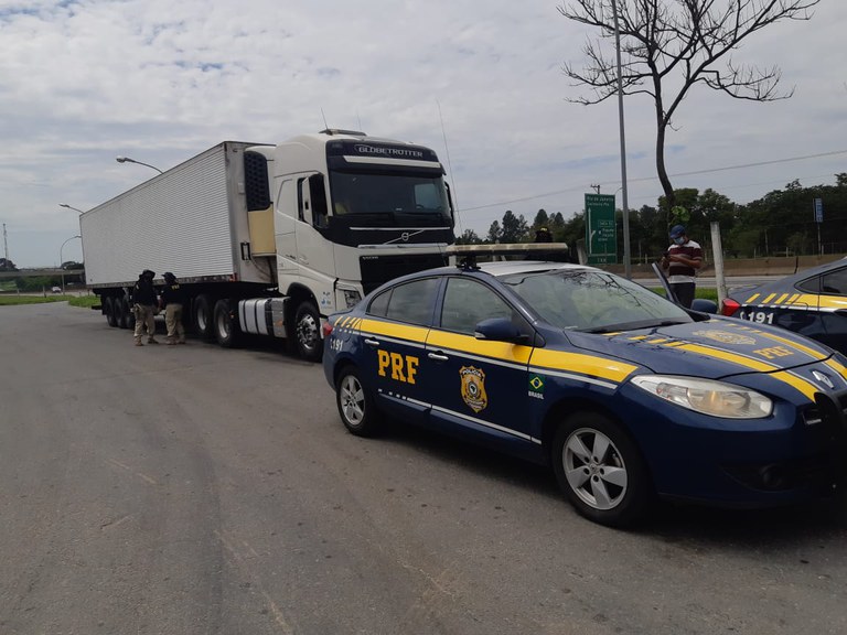 PRF apreende semirreboque com chassi adulterado