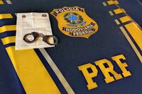 PRF descobre mandado de prisão por pensão alimentícia contra motorista