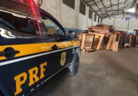 PRF apreende carga de TV, em galpão, avaliada em um milhão e meio de reais, próximo a Régis Bittencourt