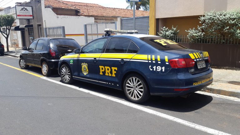 PRF em foco: Fuga e perseguição marcam recuperação de veículo furtado na BR 153