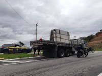 PRF flagra caminhoneiro sob efeito de medicamento proibido em Aparecida/SP