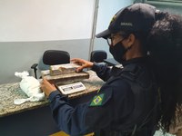 PRF intercepta transporte de maconha e cocaína para Volta Redonda/RJ