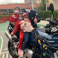 PRF participa de evento das profissões em escola de SP