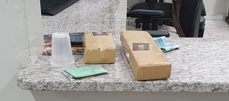 PRF prende 2 por tráfico de maconha na Fernão Dias