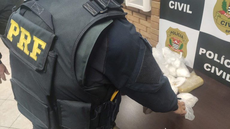 PRF prende 3 pessoas por tráfico de drogas em Mairiporã