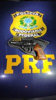 PRF prende caminhoneiro por porte ilegal de arma na Regis Bittencourt