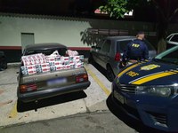 PRF prende caminhoneiro transportando carro recheado de cigarros do Paraguai
