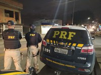 PRF prende dois homens furtando peças de veículos apreendidos na Dutra