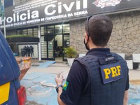 PRF prende homem com documento falso na Régis Bittencourt