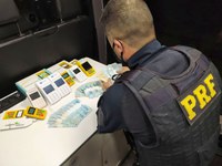 PRF prende homem transportando máquinas de cartão que seriam usadas para estelionato