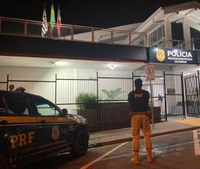 PRF prende procurado que viajava em ônibus na Fernão Dias