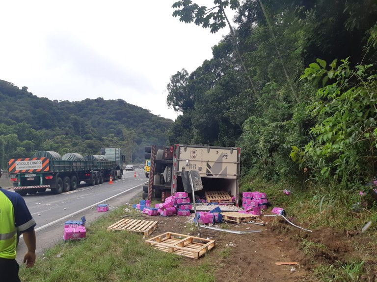 PRF prende saqueador de carga na Régis Bittencourt