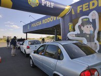 PRF realiza comando educativo na BR 153, em São José do Rio Preto/SP