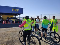 PRF realiza evento educativo para ciclistas na BR 153