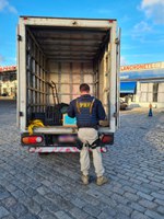 PRF recupera carga de medicamentos roubada, avaliada em R$ 3,5 milhões