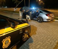 PRF recupera carro de luxo na Dutra