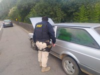 PRF recupera veículo produto de roubo em São Lourenço da Serra/SP