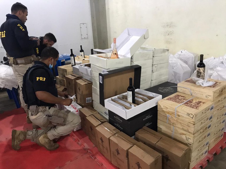PRFs conferem a carga de vinhos apreendida