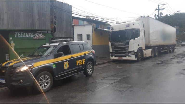 Veículo de carga recuperado em Guarulhos