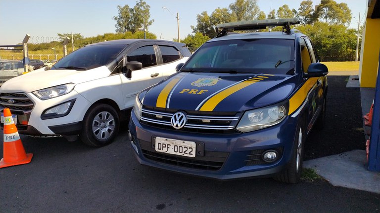 Veículo roubado no Rio de Janeiro é recuperado pela PRF na BR 153