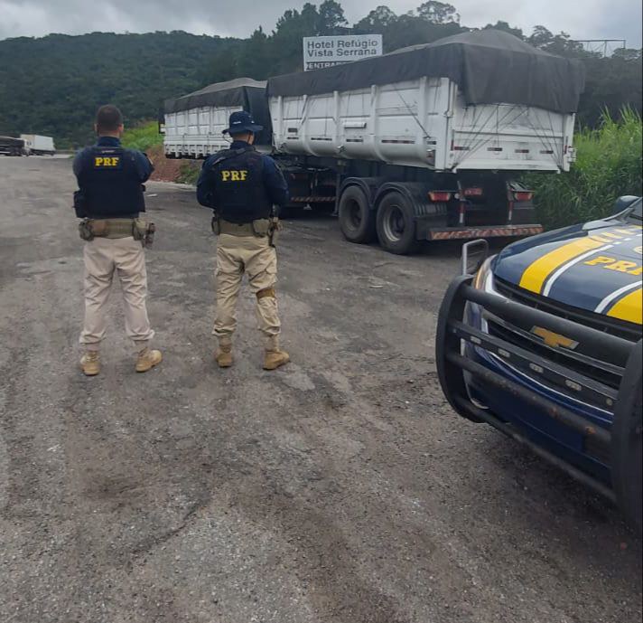 PRF recupera dois semirreboques roubados durante a madrugada na Via Dutra