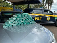 Polícia Rodoviária Federal apreende mais de 50 KG cocaína escondidos em fundo falso de veículo em Lins